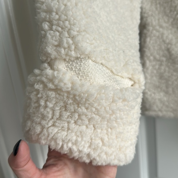Fuzzy Sherpa white zip up - Picture 2 of 5